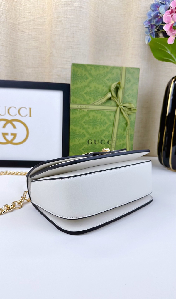 激安グッチバッグコピー着用イメージ